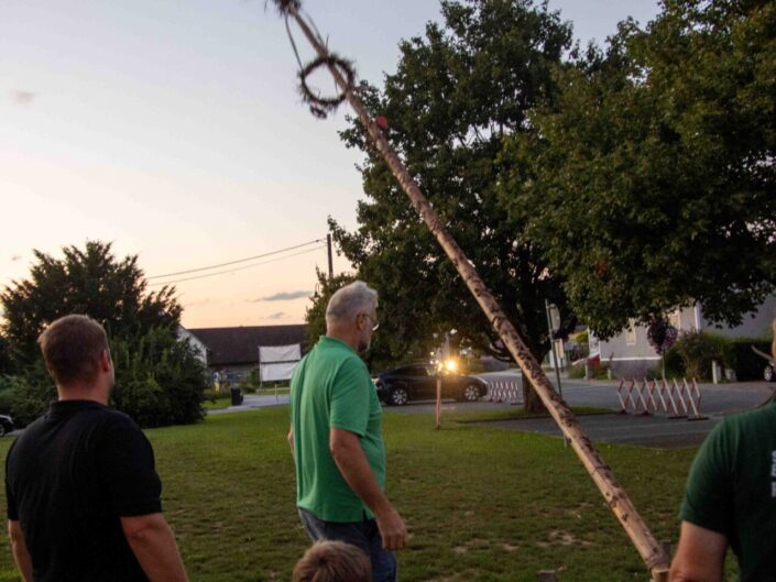 Samstag, 10. August 2024,  Maibaum umschneiden